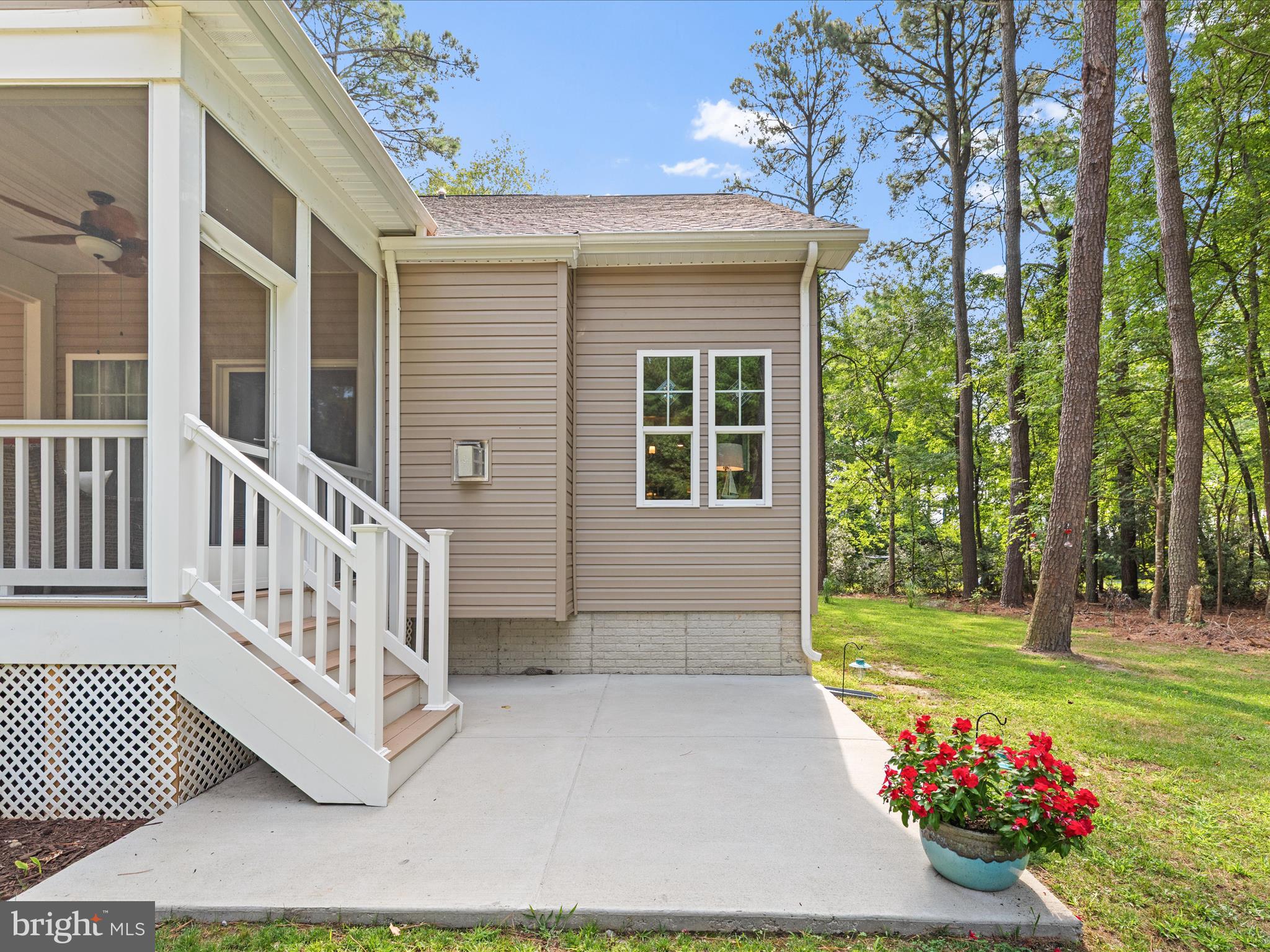 CAPTAIN'S COVE - Residential