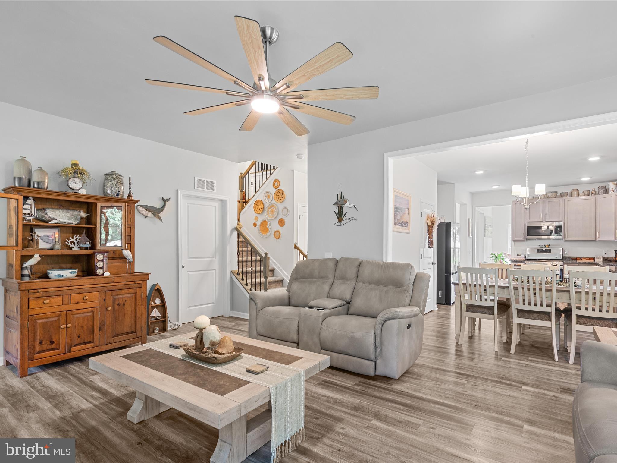 CAPTAIN'S COVE - Residential