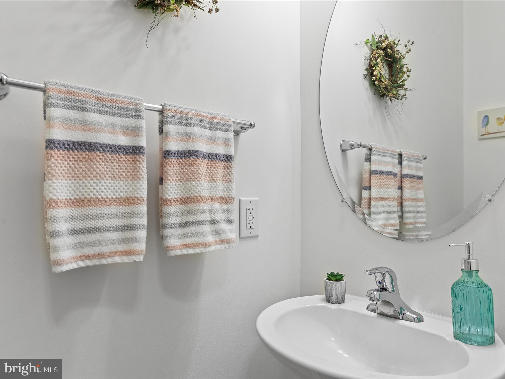 CAPTAIN'S COVE - Residential