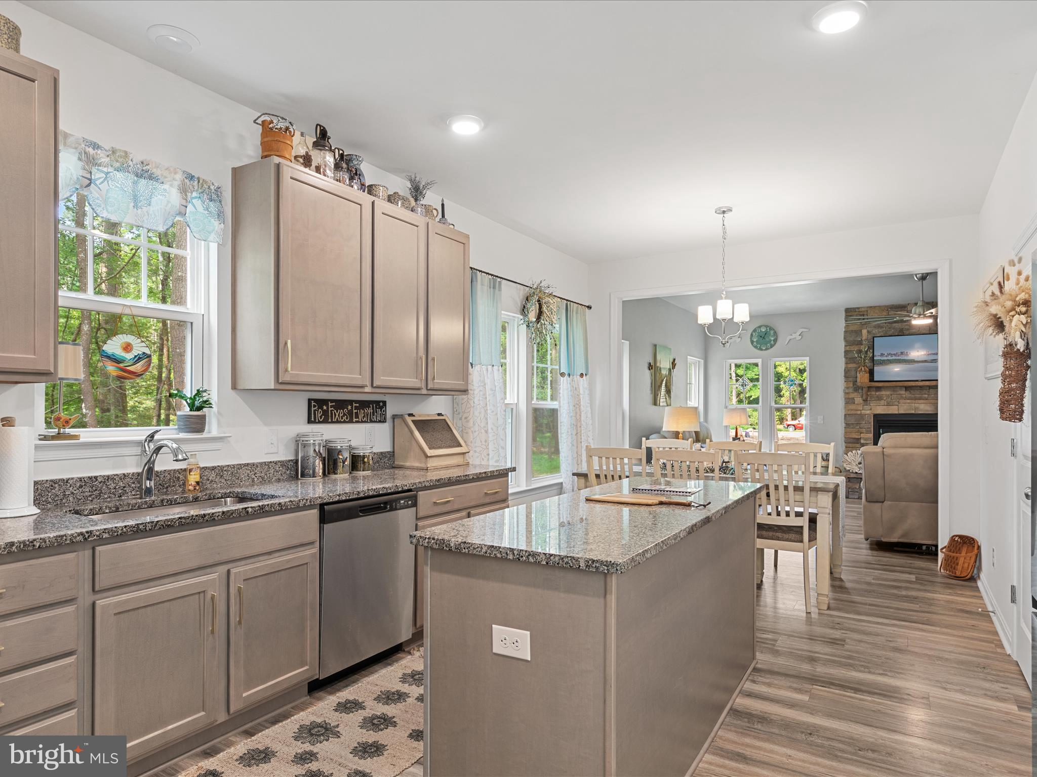 CAPTAIN'S COVE - Residential