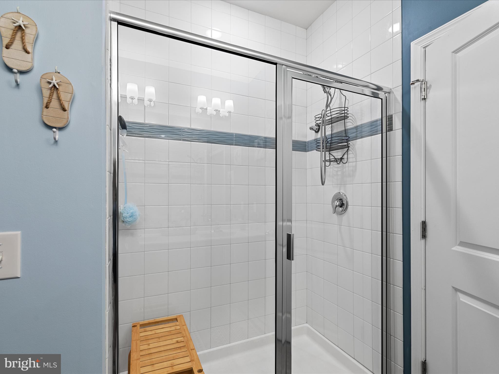 CAPTAIN'S COVE - Residential