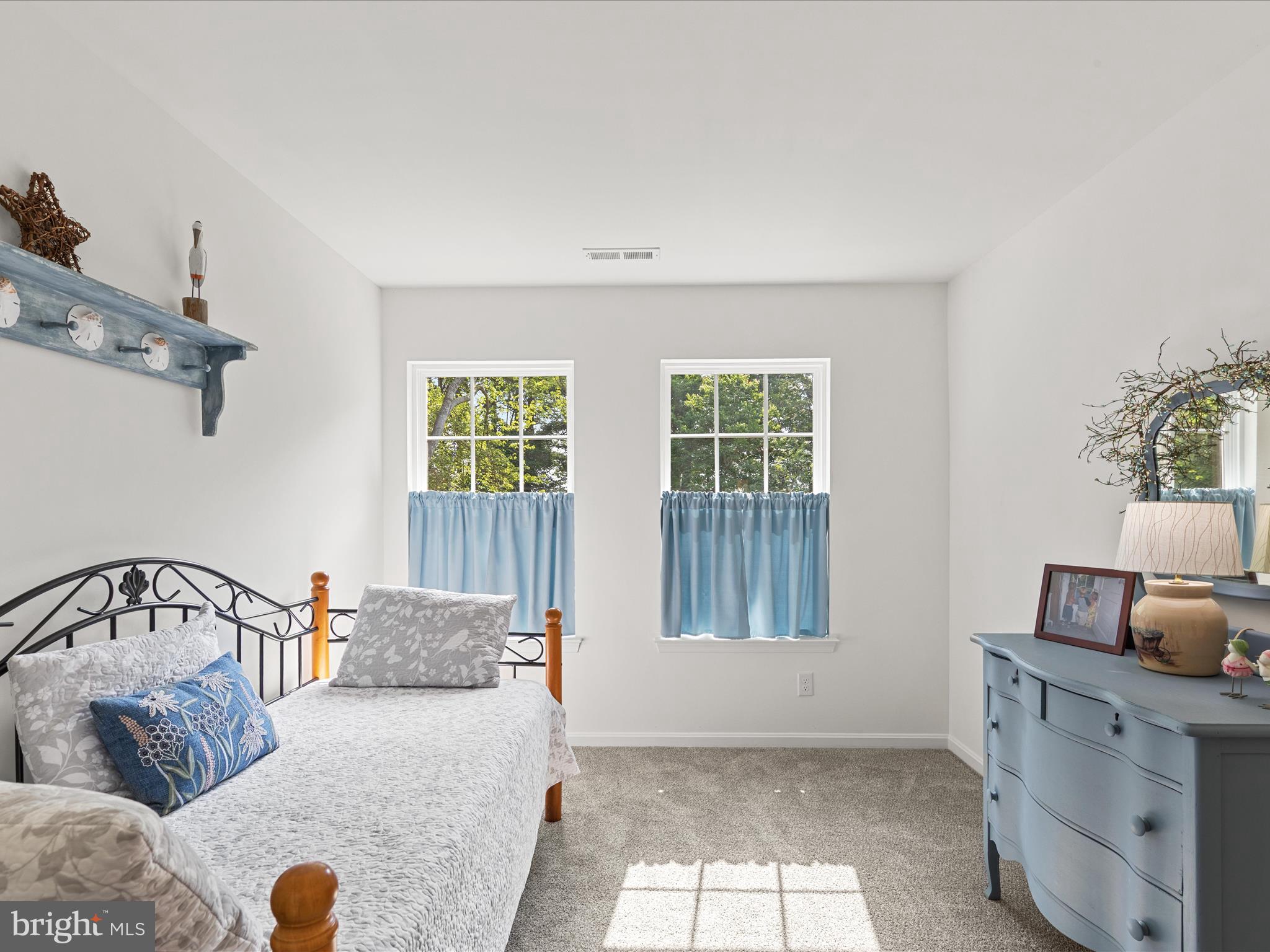 CAPTAIN'S COVE - Residential