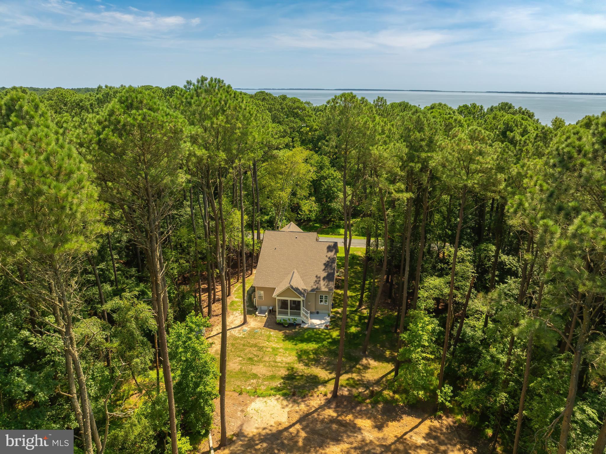 CAPTAIN'S COVE - Residential