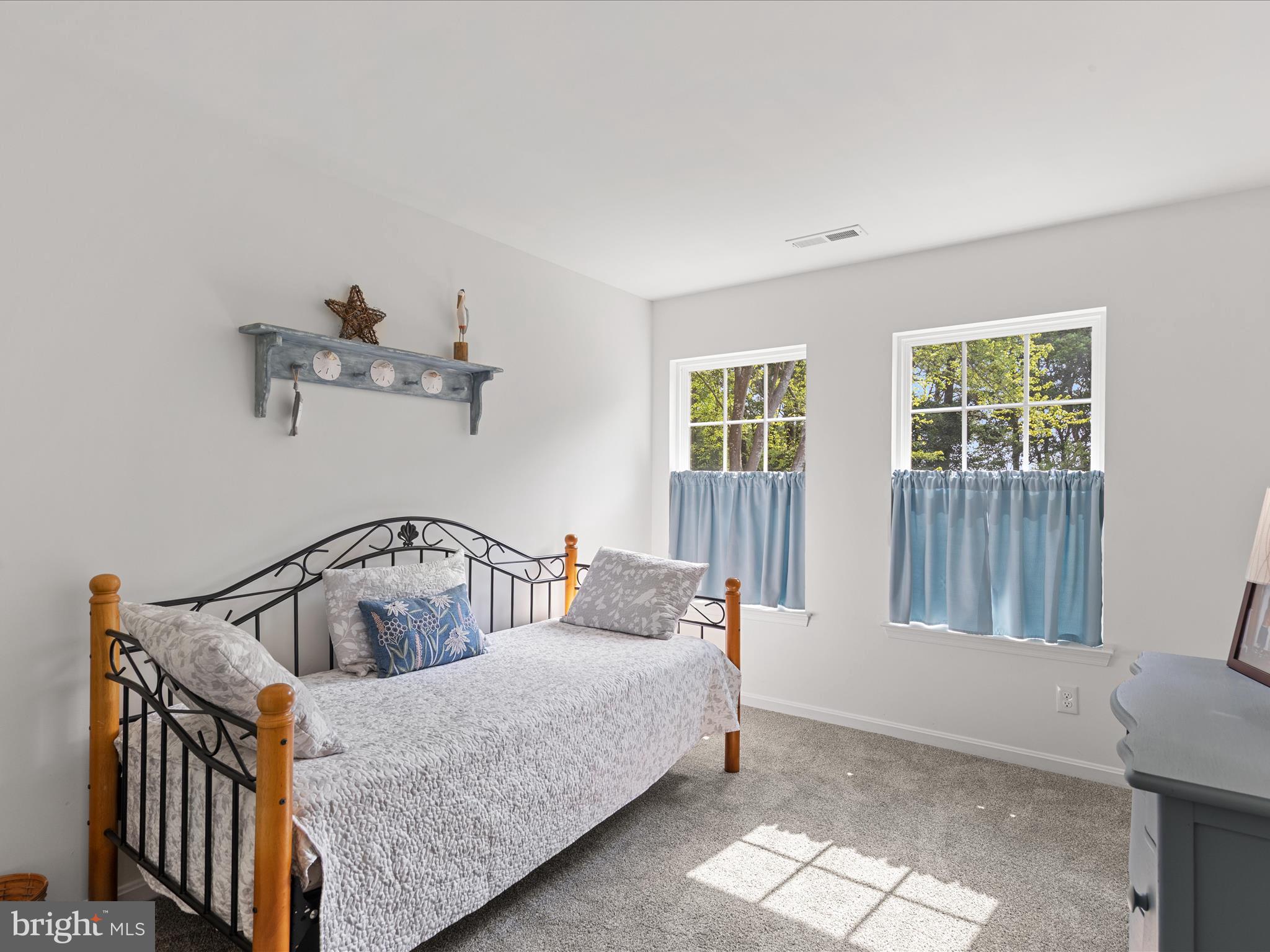 CAPTAIN'S COVE - Residential