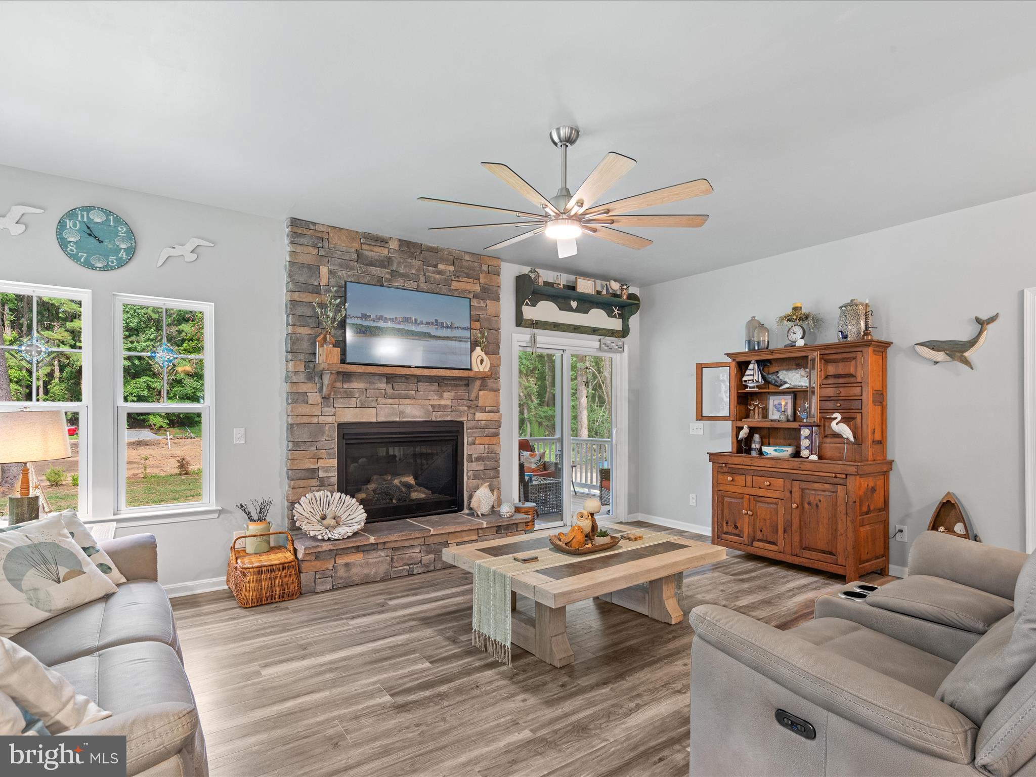 CAPTAIN'S COVE - Residential