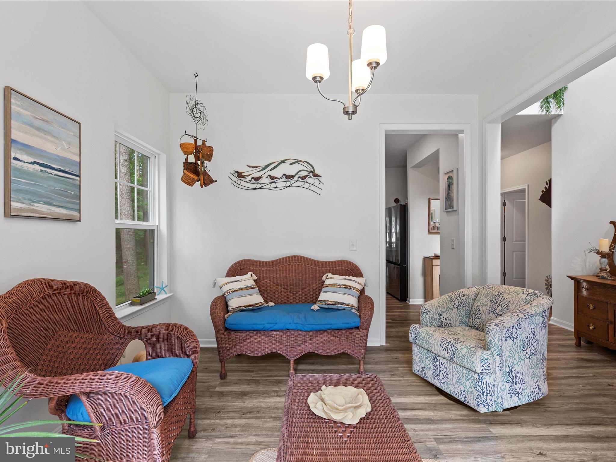 CAPTAIN'S COVE - Residential