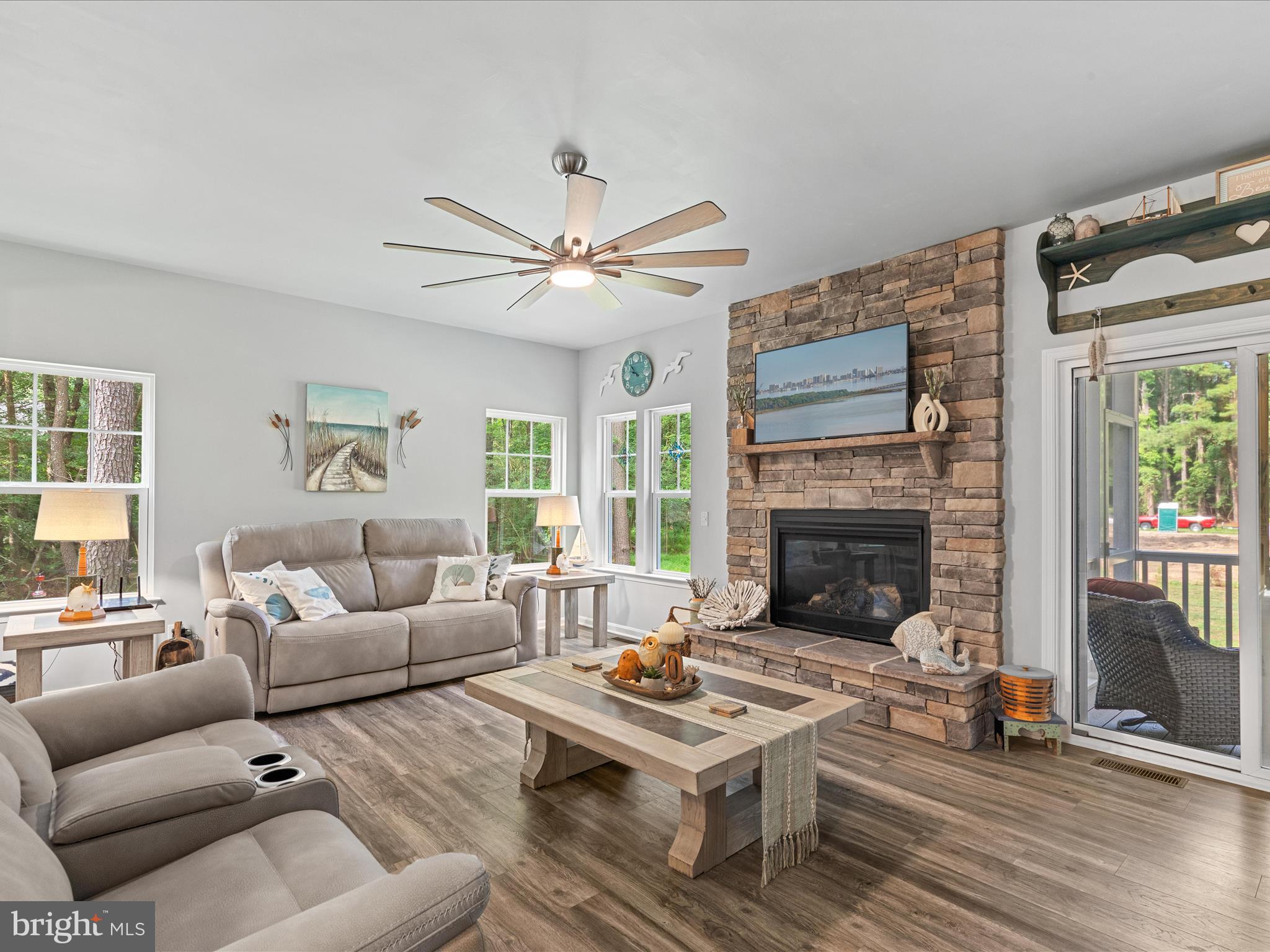 CAPTAIN'S COVE - Residential