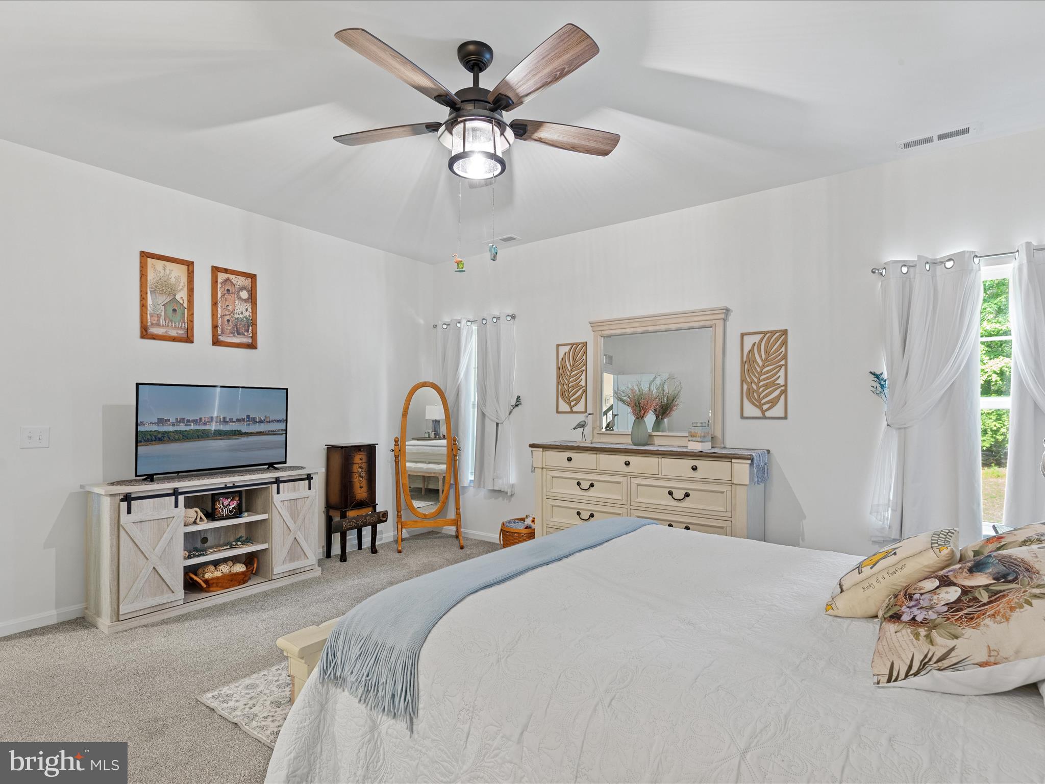 CAPTAIN'S COVE - Residential