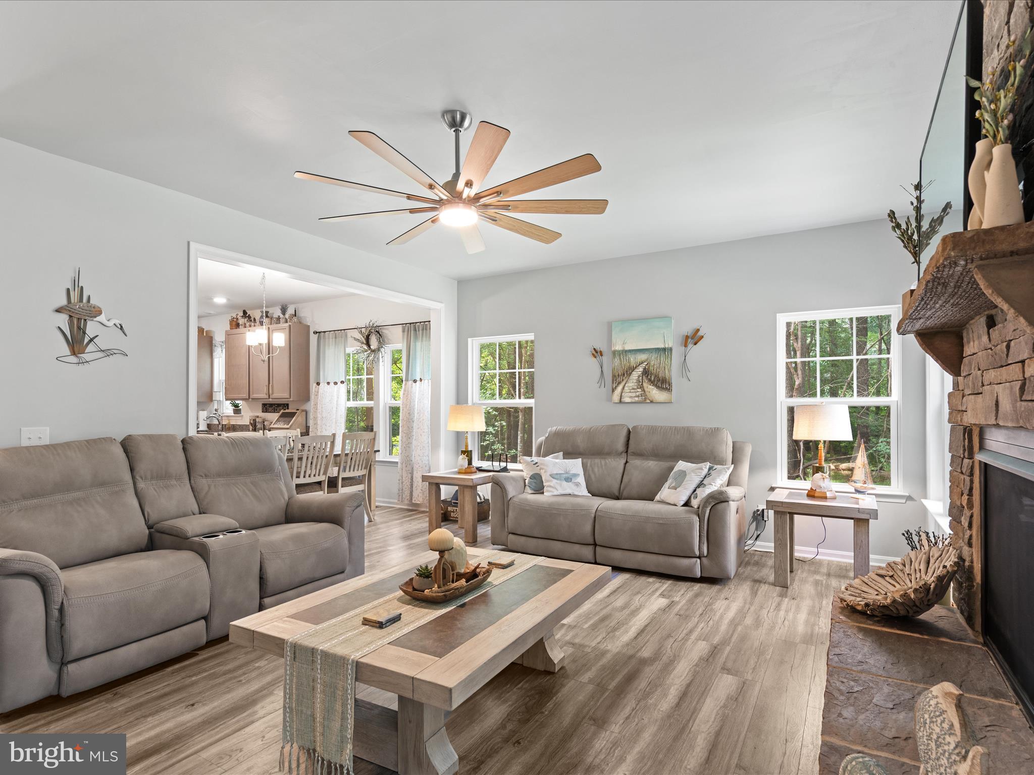 CAPTAIN'S COVE - Residential