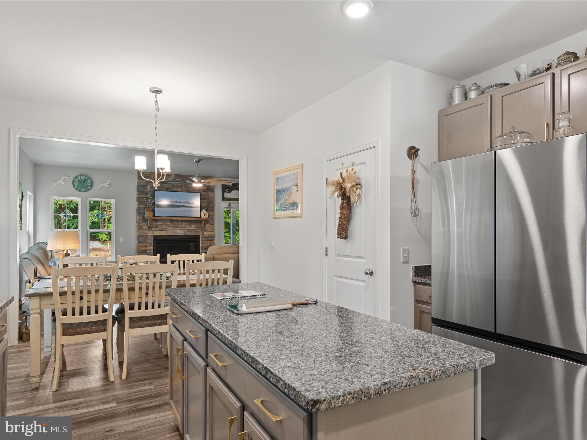 CAPTAIN'S COVE - Residential