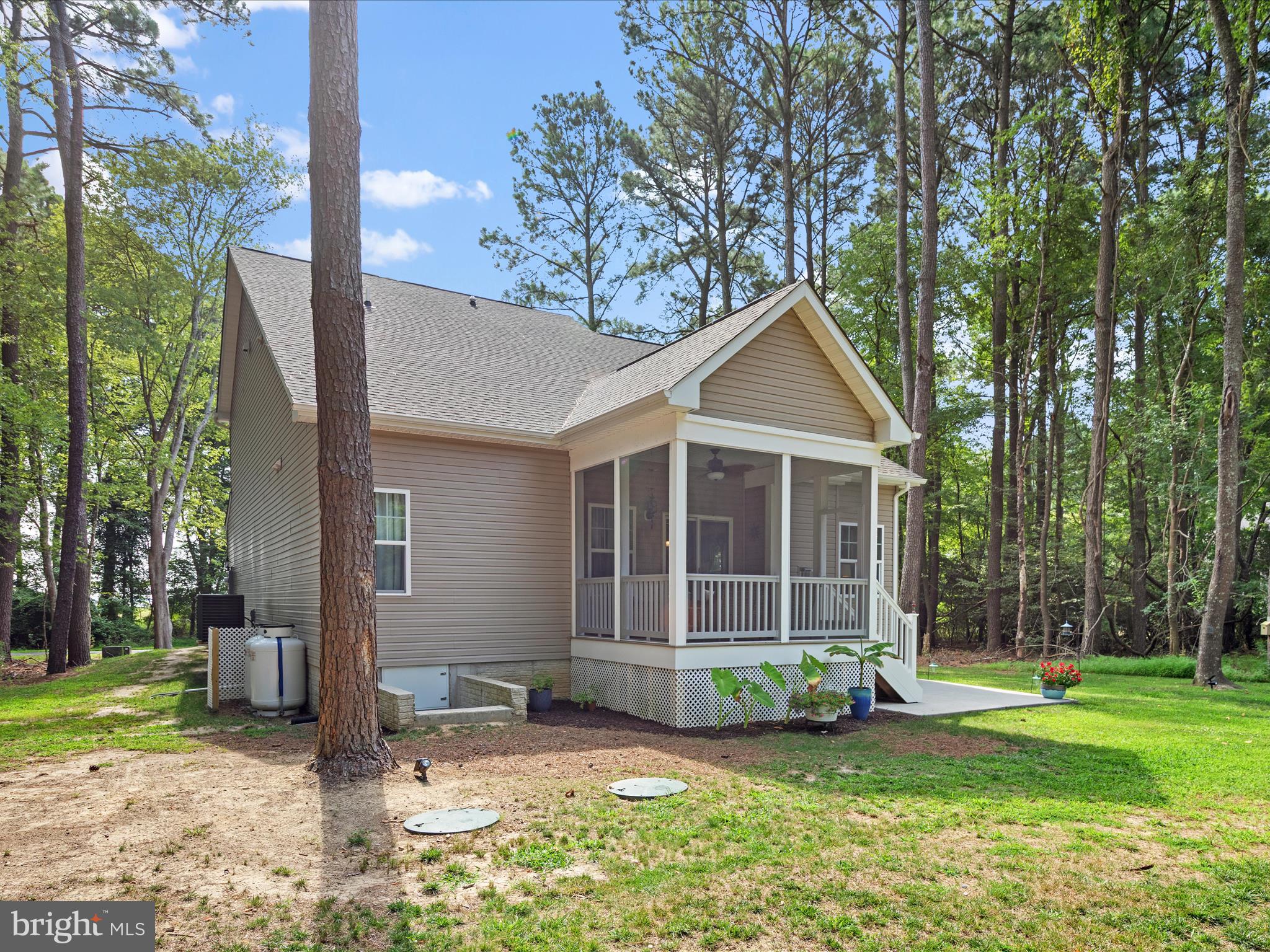 CAPTAIN'S COVE - Residential