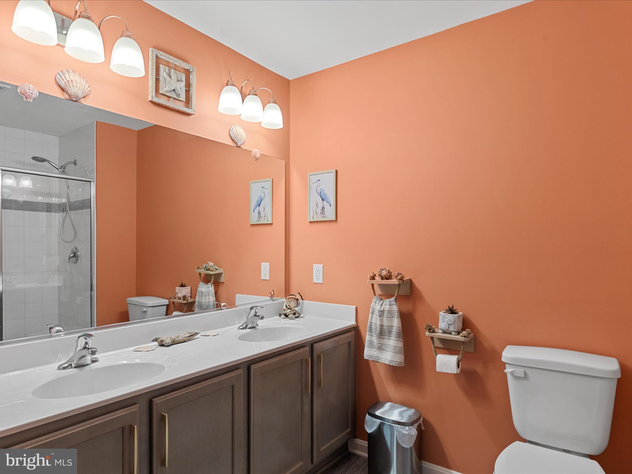 CAPTAIN'S COVE - Residential