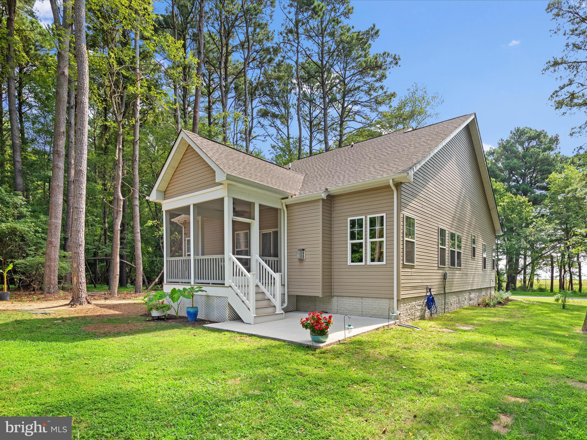 CAPTAIN'S COVE - Residential