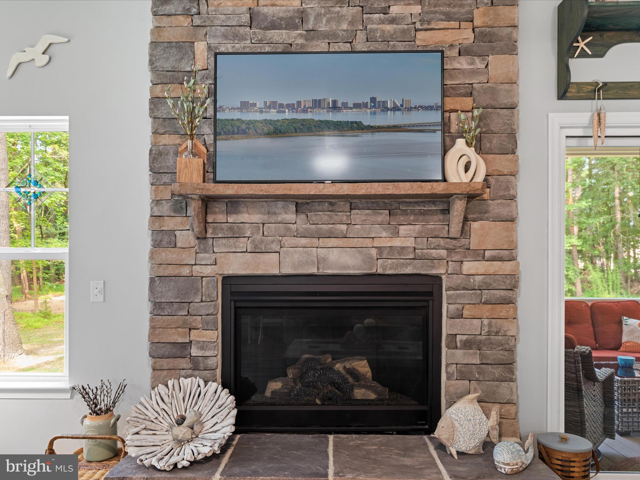 CAPTAIN'S COVE - Residential