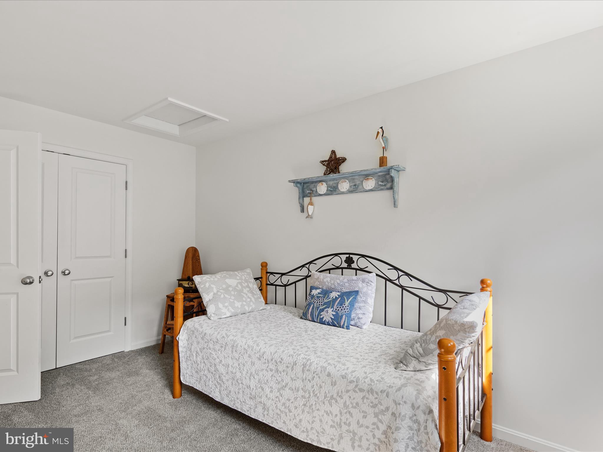 CAPTAIN'S COVE - Residential