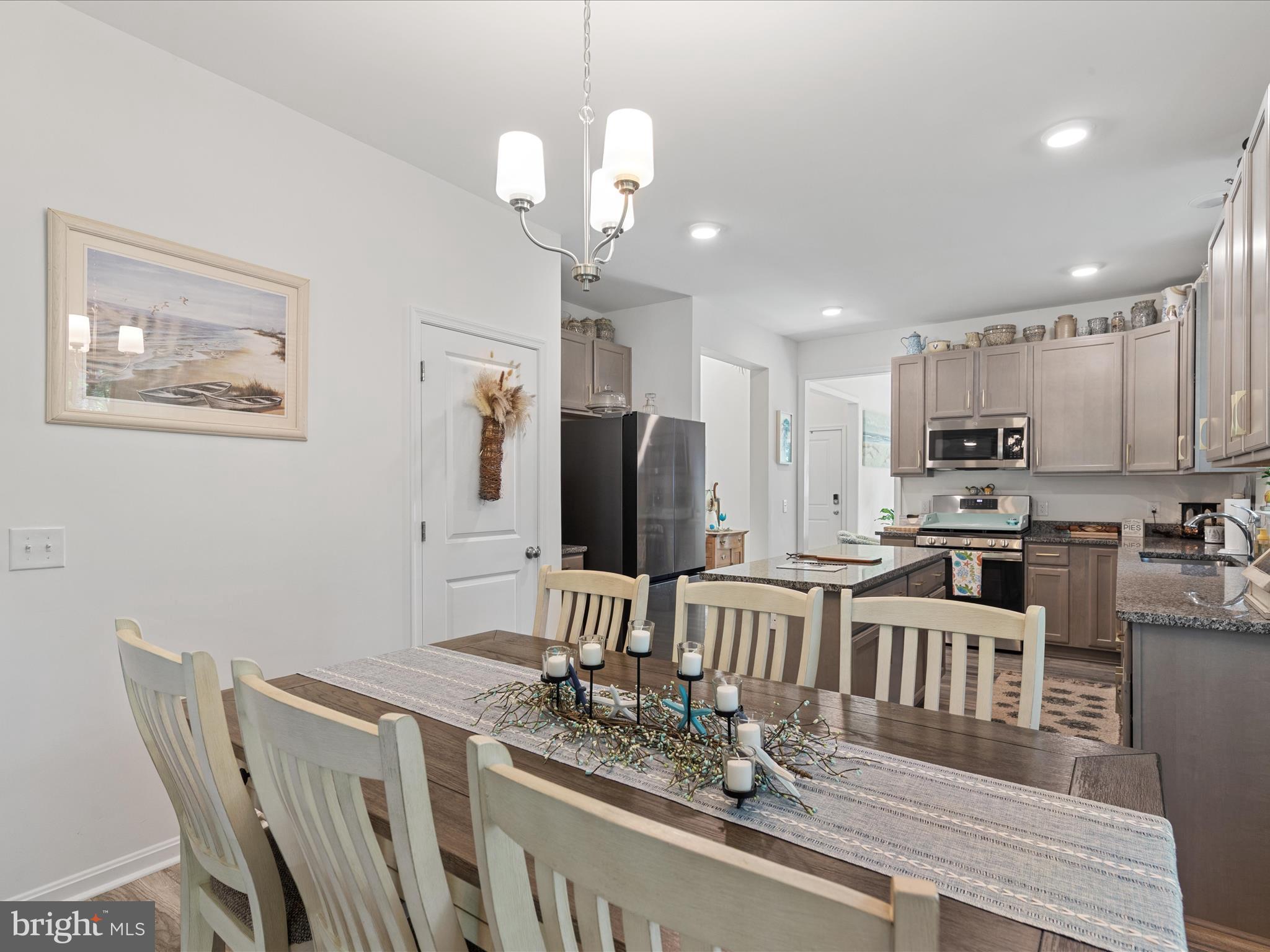 CAPTAIN'S COVE - Residential