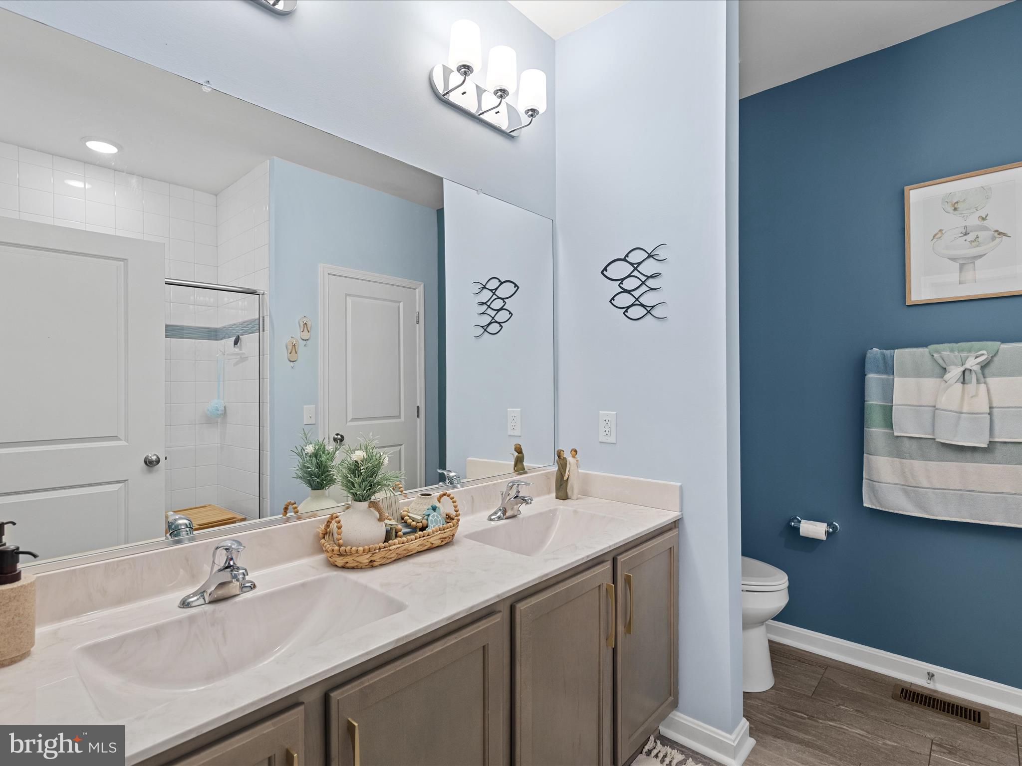 CAPTAIN'S COVE - Residential