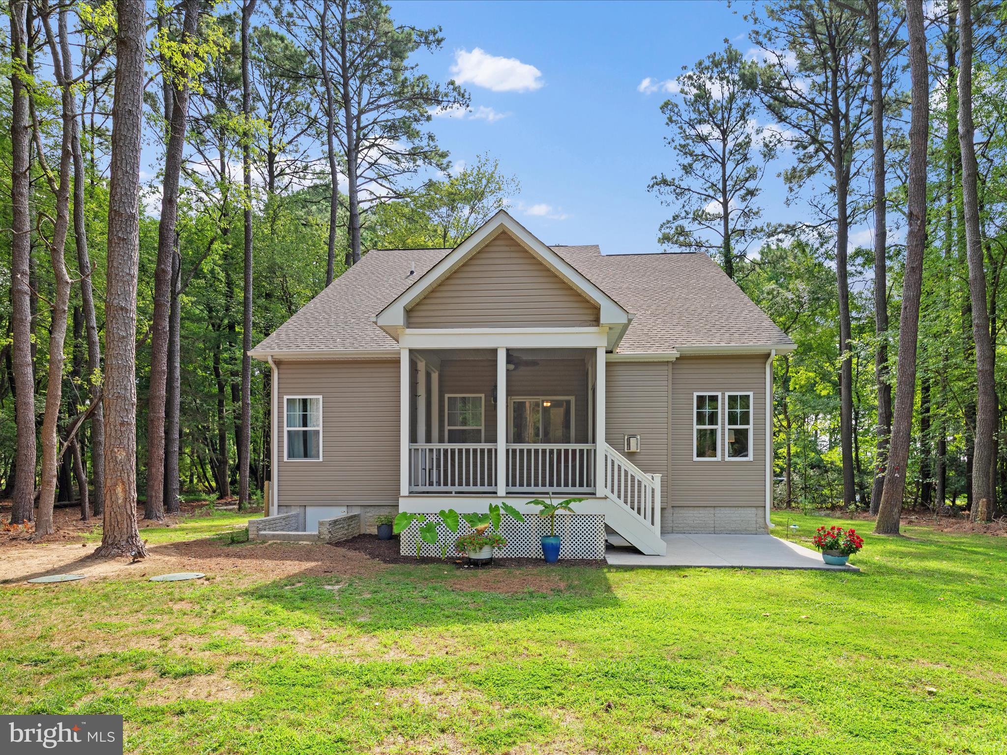 CAPTAIN'S COVE - Residential