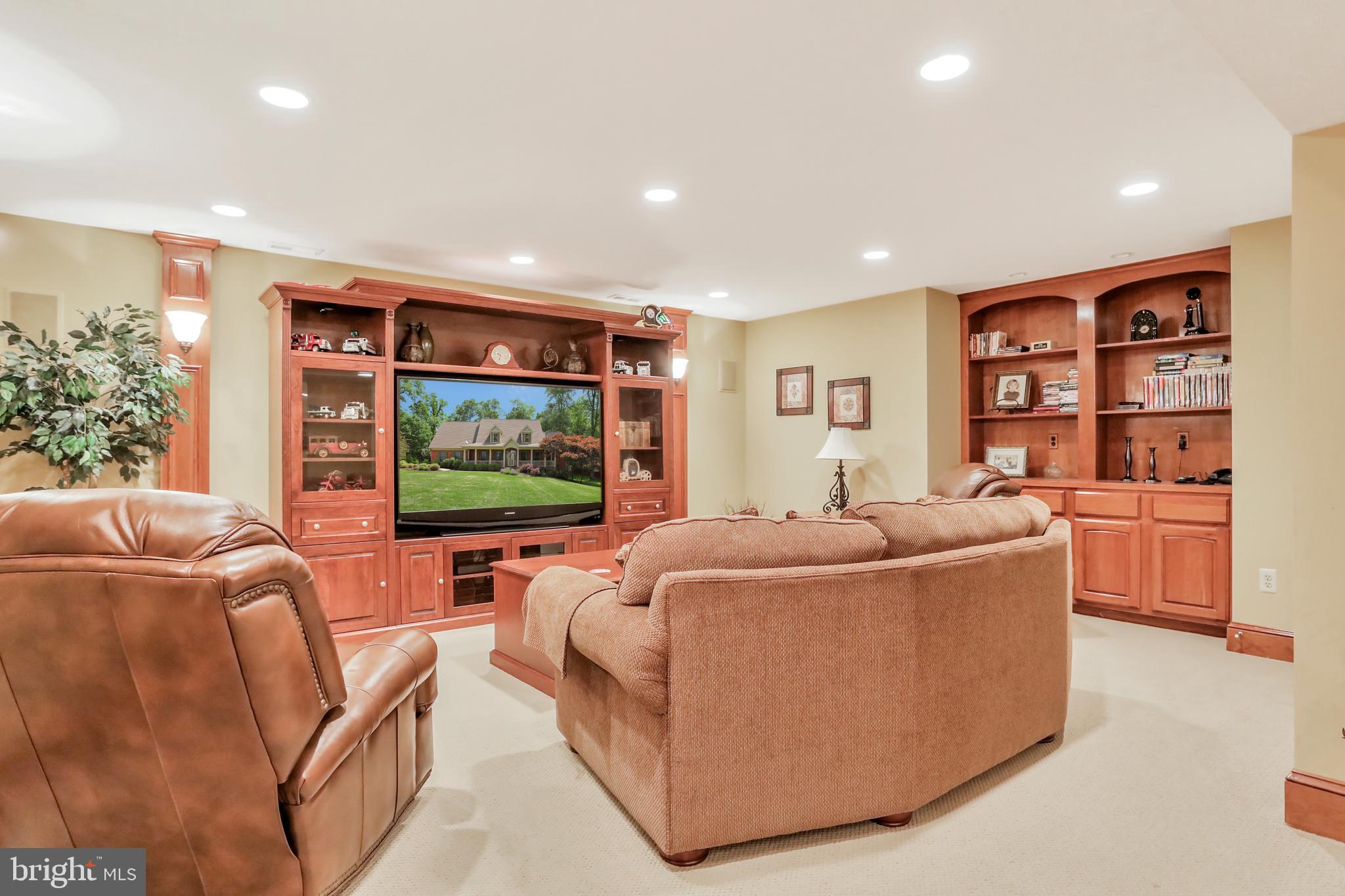 JEFFERSON OAKS - Residential