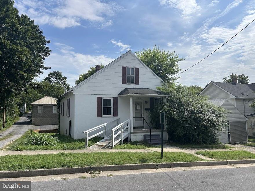 Multiple Offers Received Highest & Best Deadline For Sunday 9/21/25! Cute Bungalow in Downtown Martinsburg! One main level bedroom, and two more in the upper loft area. Basement area for storage, and a parking spot in the rear of the home. Mini split system in the living room, and oil furnace in the basement. Perfect for an investor as it needs a rehab and will not go any typical mortgage products. Needs cash or rehab financing. Title is complete through Conrad Luttrell PLLC