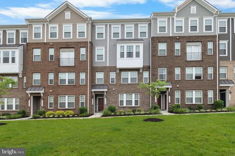 Condo For Sale - 9735 Tealbriar Drive #253<br/> UPPER MARLBORO, MD 20772