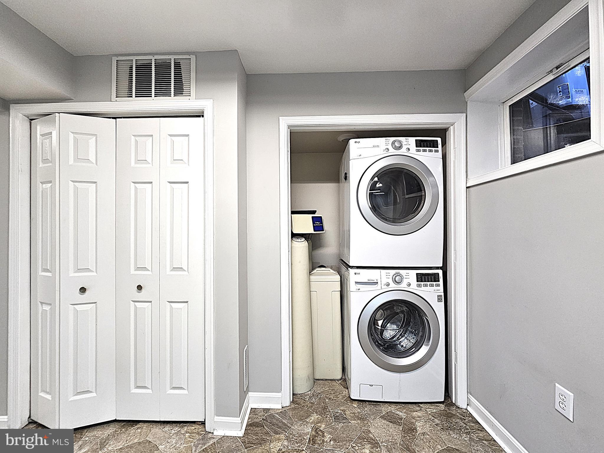 FOXRIDGE - Residential Lease