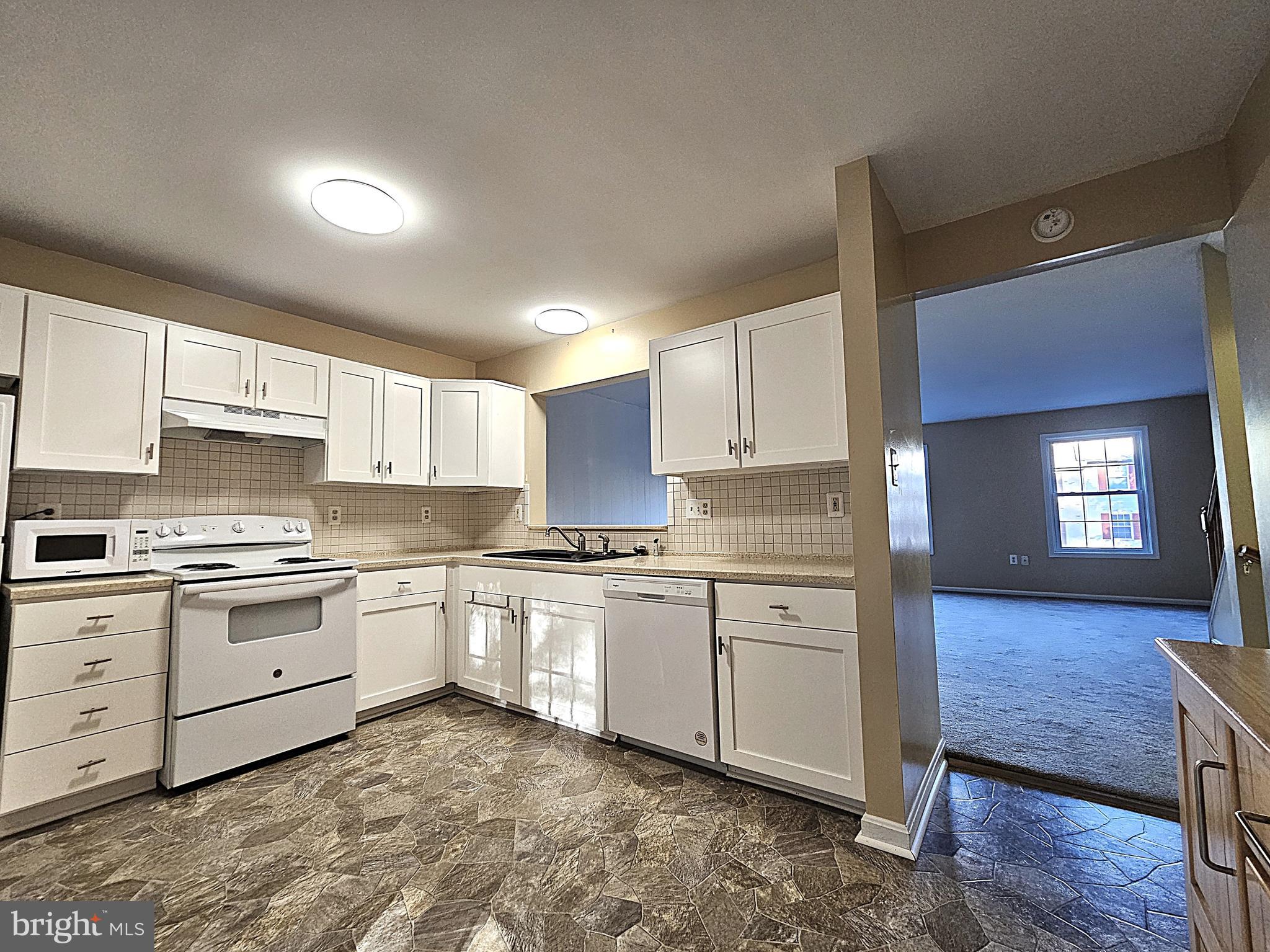 FOXRIDGE - Residential Lease