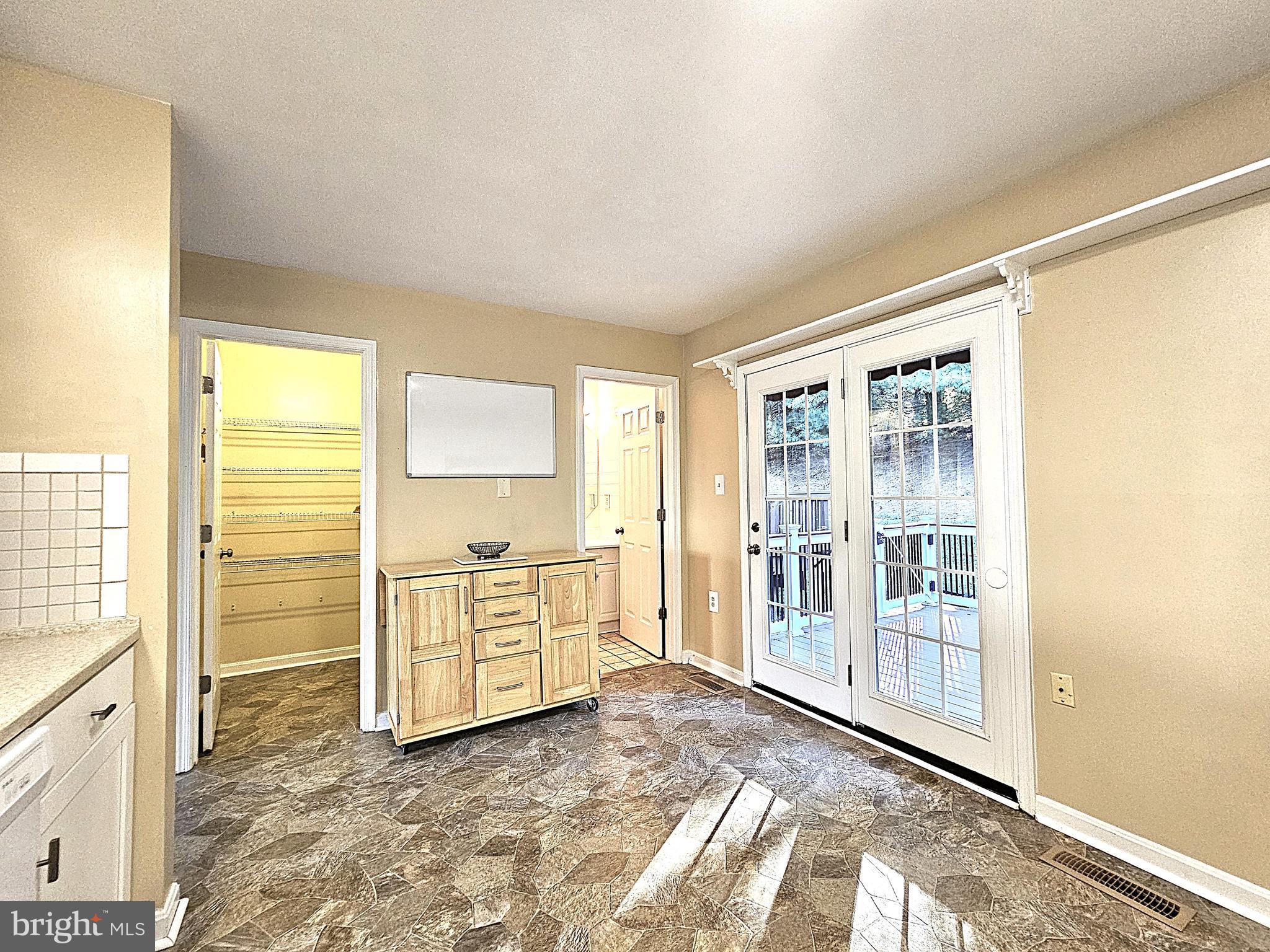 FOXRIDGE - Residential Lease