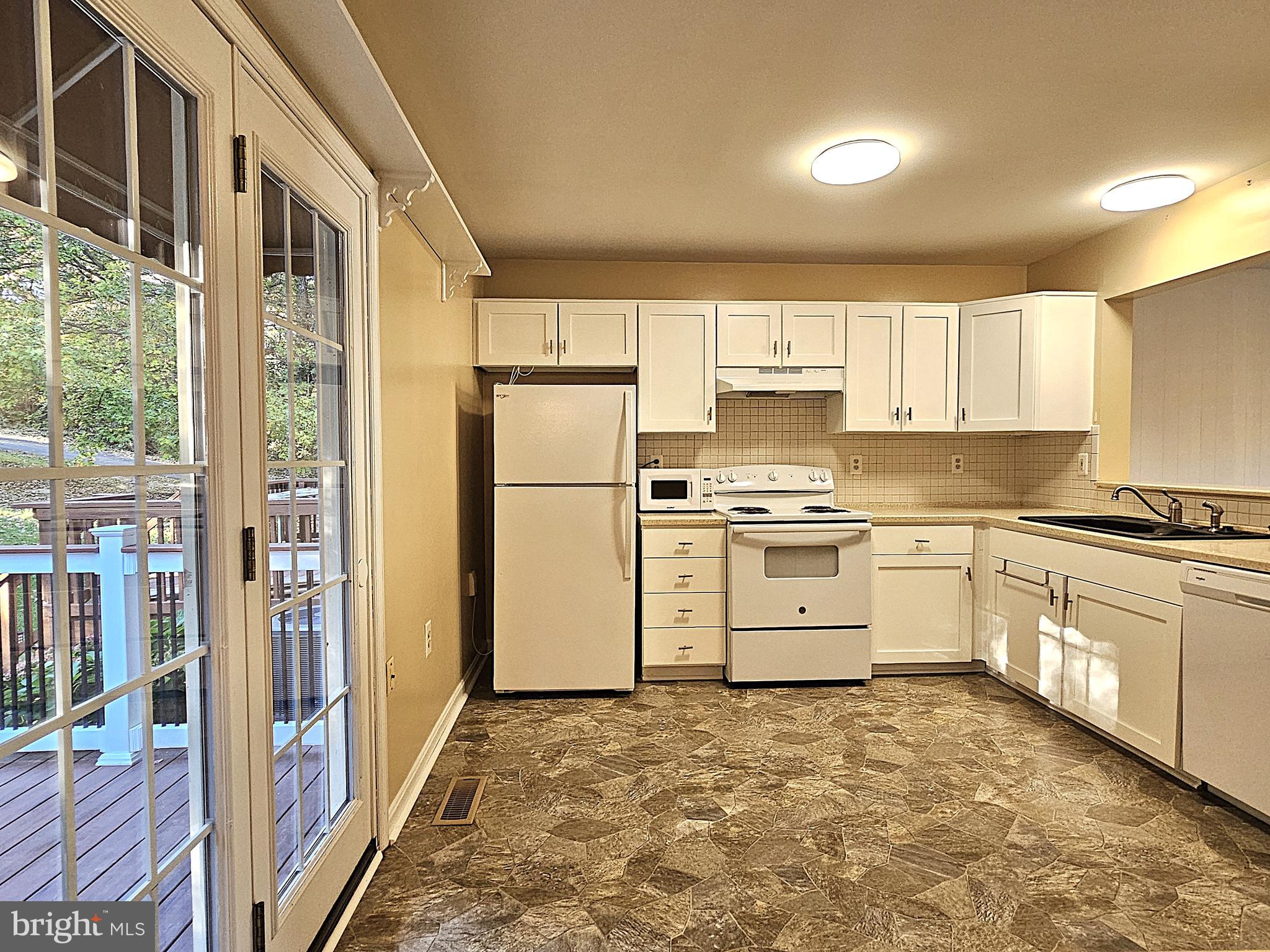 FOXRIDGE - Residential Lease