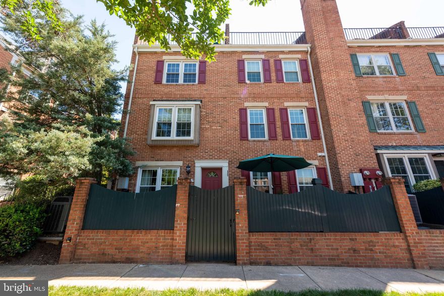 Beautiful two bedrooms/two bathrooms townhome. This one level charming home is all you are looking for.  With fully renovated master bathroom and very close proximity to Ballston Metro and all the shops  around the Ballston area. Pet friendly, 1 dog only.