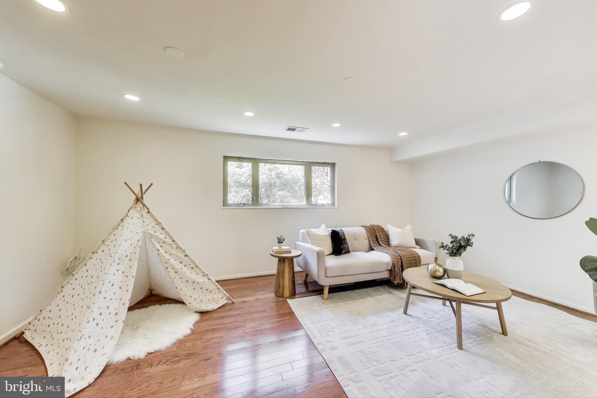 CHEVY CHASE - Residential