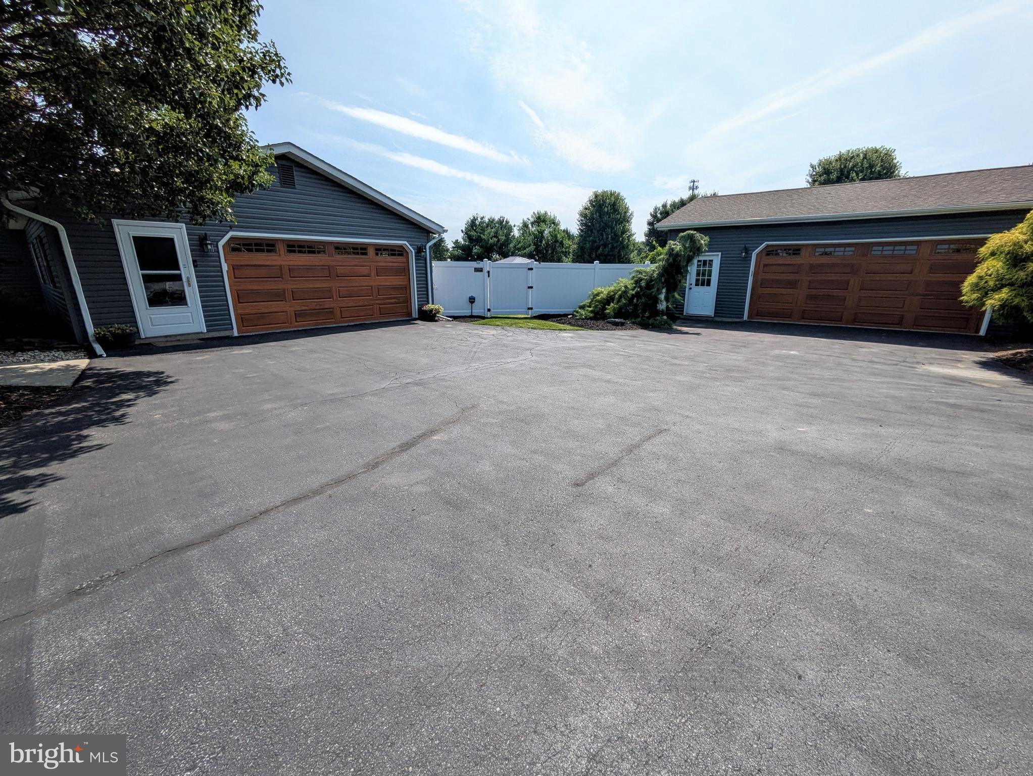 317 S HOKENDAUQUA DRIVE