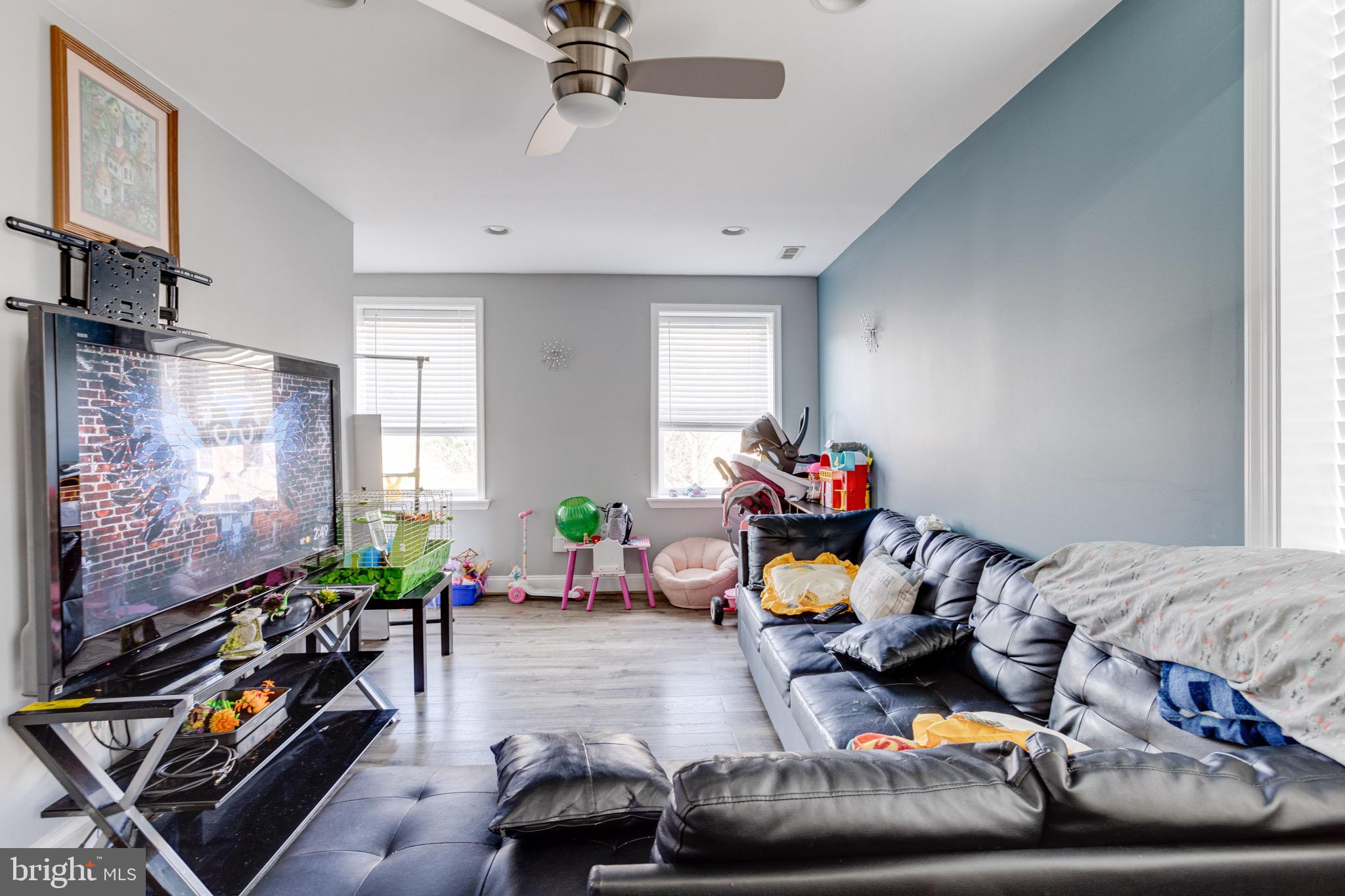 UNION SQUARE - Residential Income