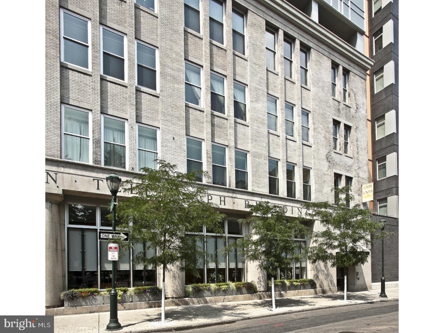 Approx 700 sq ft one bedroom. Large walk in closet. Located in a luxury high rise condo with 24 hour front desk. Parking for a Sedan under 60 in tall is 240/mo Available approx July 31.