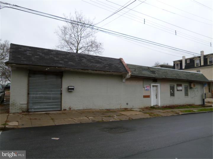 Large Darby commercial Property that was previously used as a Bar Night club, 3 large rooms with 2 powder room. Property is in need of full rehab and is sold in as is condition All offers will be presented, $2500 certified deposit and proof of funds will be required. AS IS Addendum and buyer will be responsible for u/o.