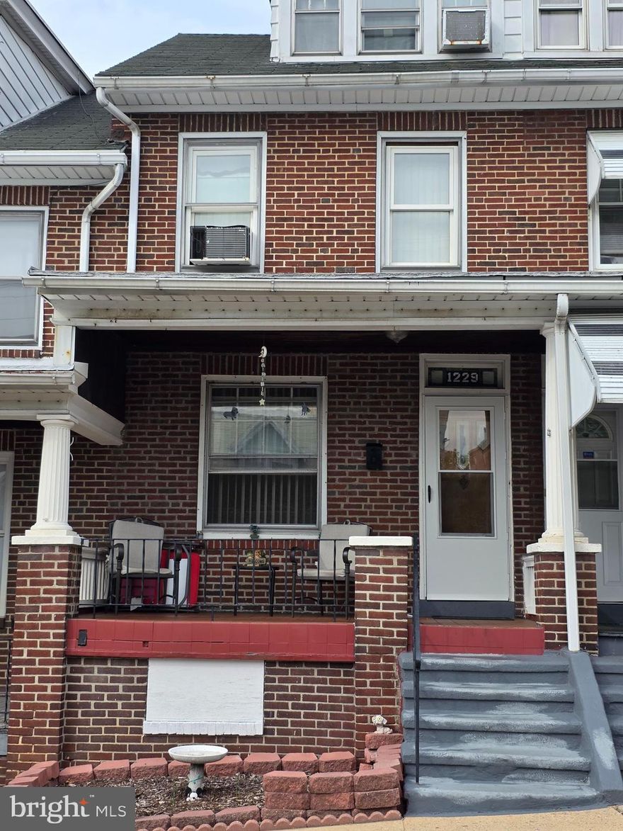 Step into this inviting 4-bedroom, 1-bath townhome offering the perfect blend of space, style, and convenience. The main level features a bright and open living area filled with natural light, perfect for relaxing or entertaining. The kitchen provides plenty of cabinet space and room for home-cooked meals. Upstairs, you’ll find generously sized bedrooms ideal for a growing family, guests, or a home office.
Enjoy the charm of Reading living — close to schools, parks, shopping, and major routes for an easy commute. Whether you’re a first-time buyer or looking to expand, this home offers comfort, affordability, and potential all in one.
Don’t miss your chance to make this beautiful townhome yours!