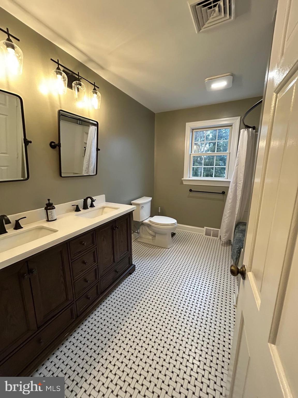 HILLCRESTSHIRE - Residential