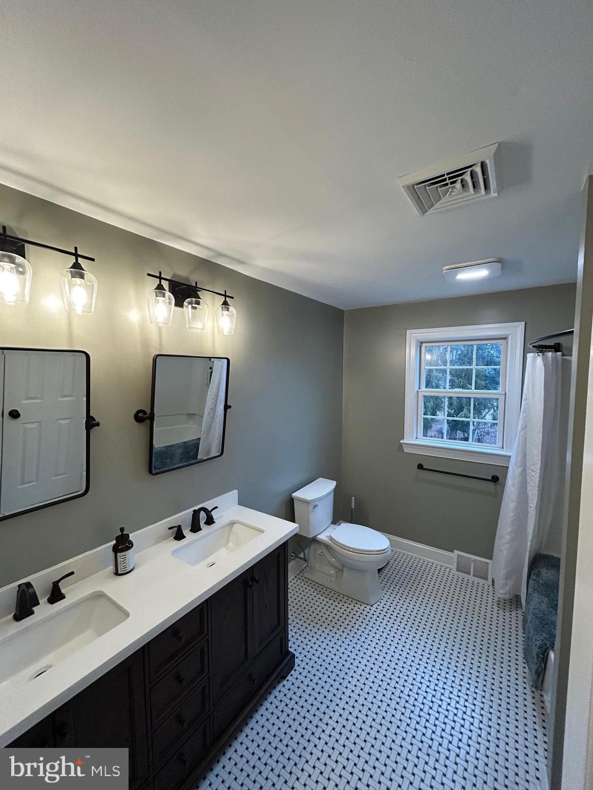 HILLCRESTSHIRE - Residential