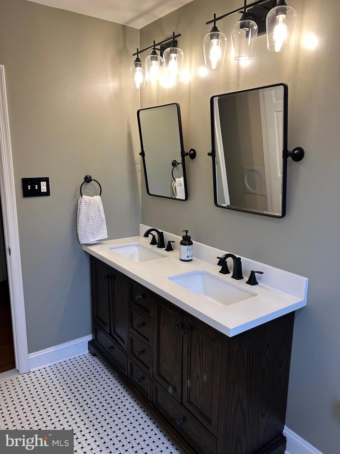 HILLCRESTSHIRE - Residential