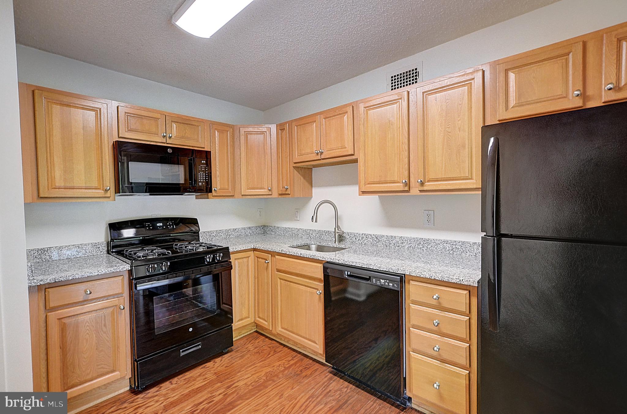 PROMENADE TOWERS - Residential