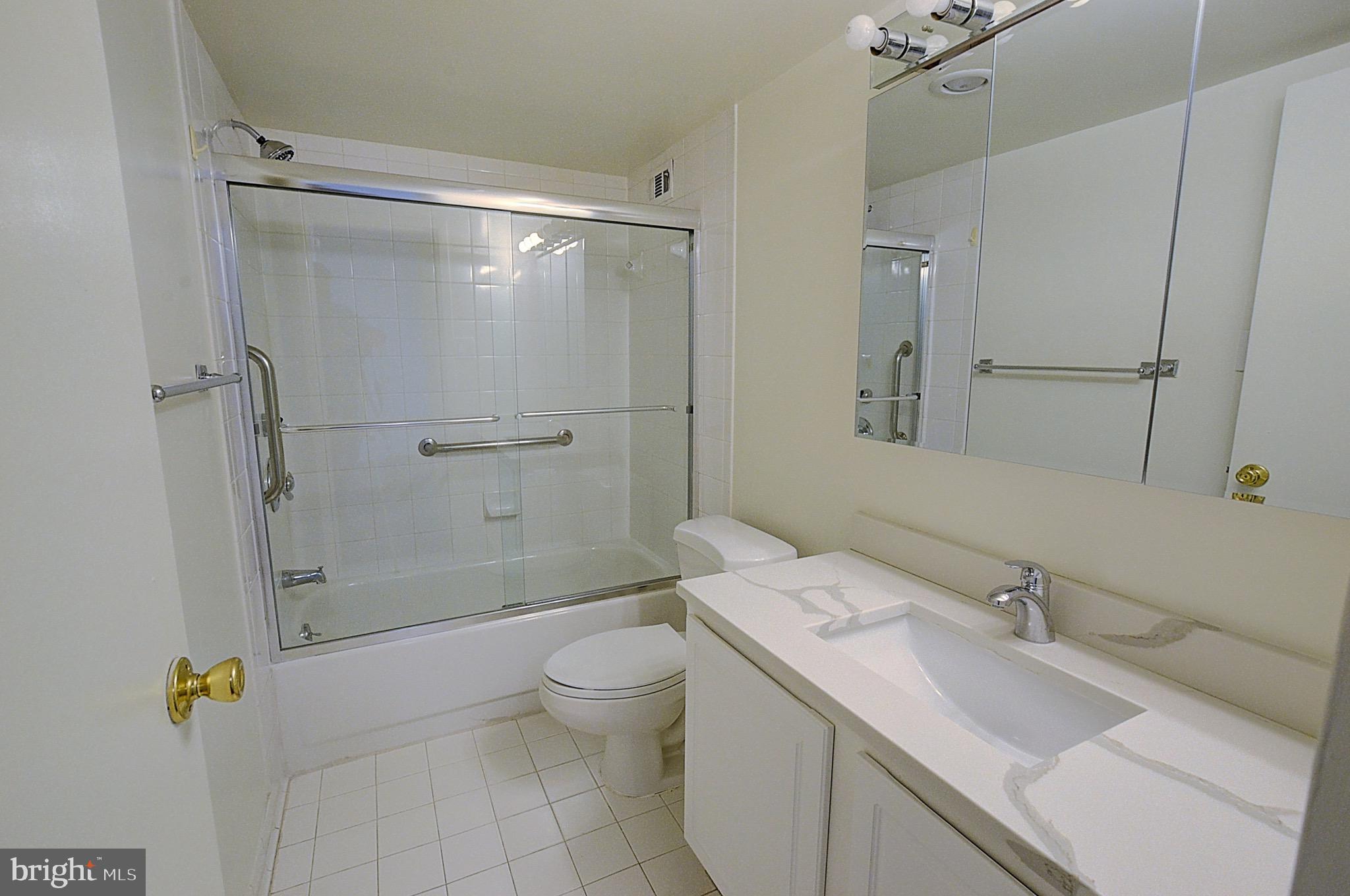 PROMENADE TOWERS - Residential