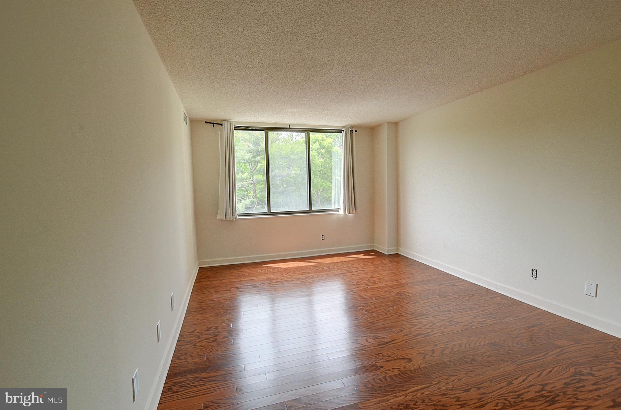 PROMENADE TOWERS - Residential