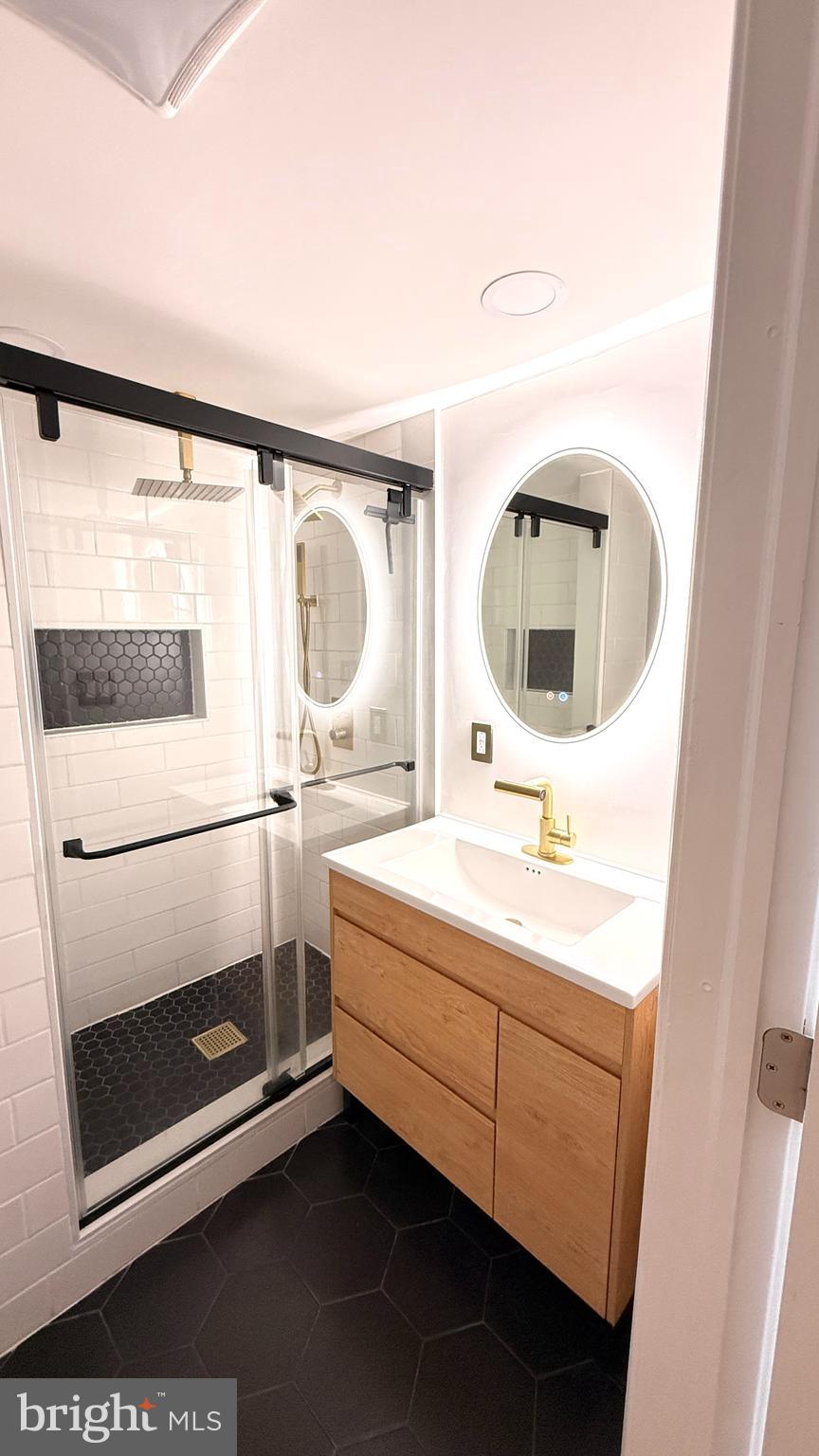 MIDDLE RIVER - Residential