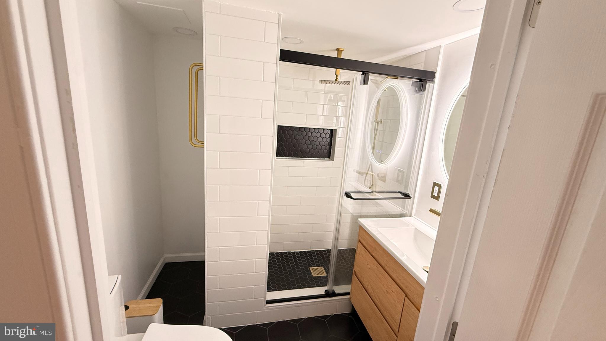 MIDDLE RIVER - Residential