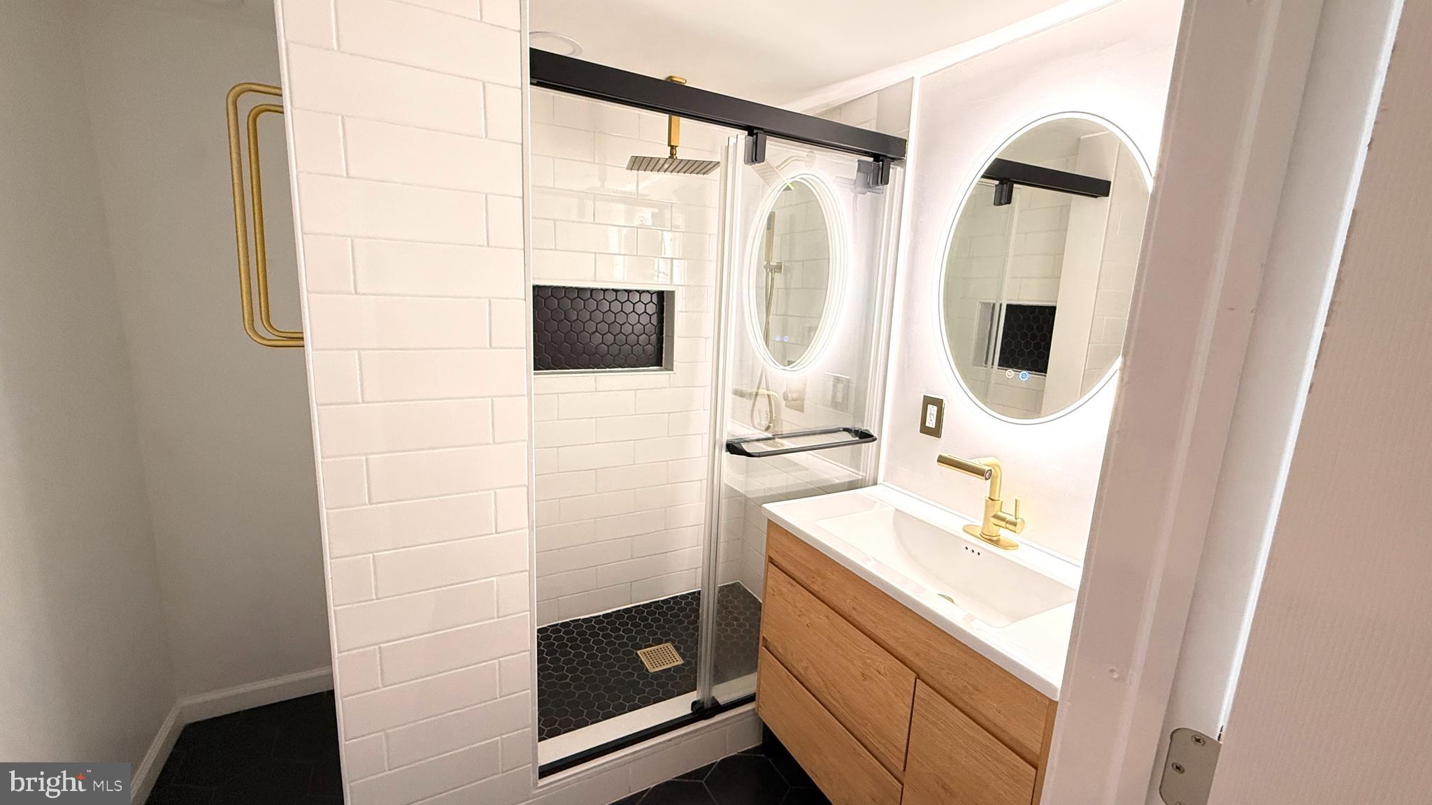 MIDDLE RIVER - Residential