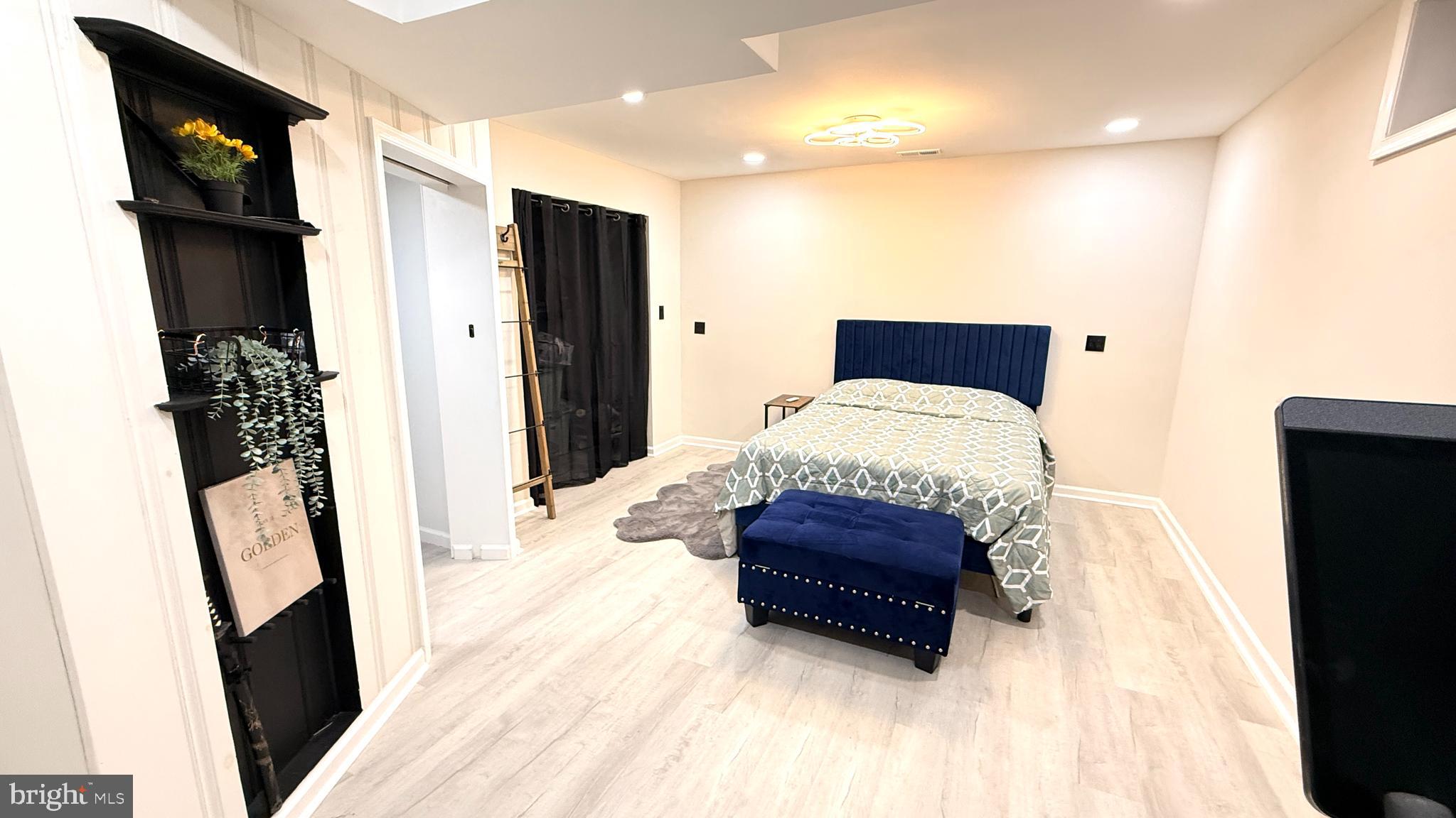 MIDDLE RIVER - Residential