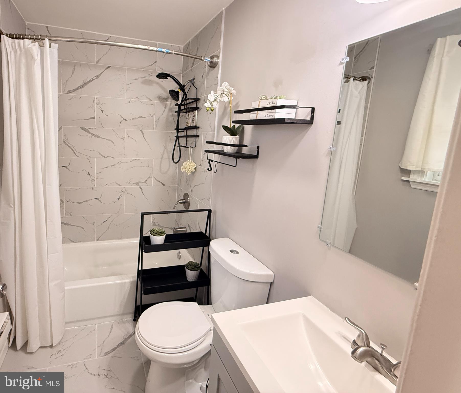 MIDDLE RIVER - Residential