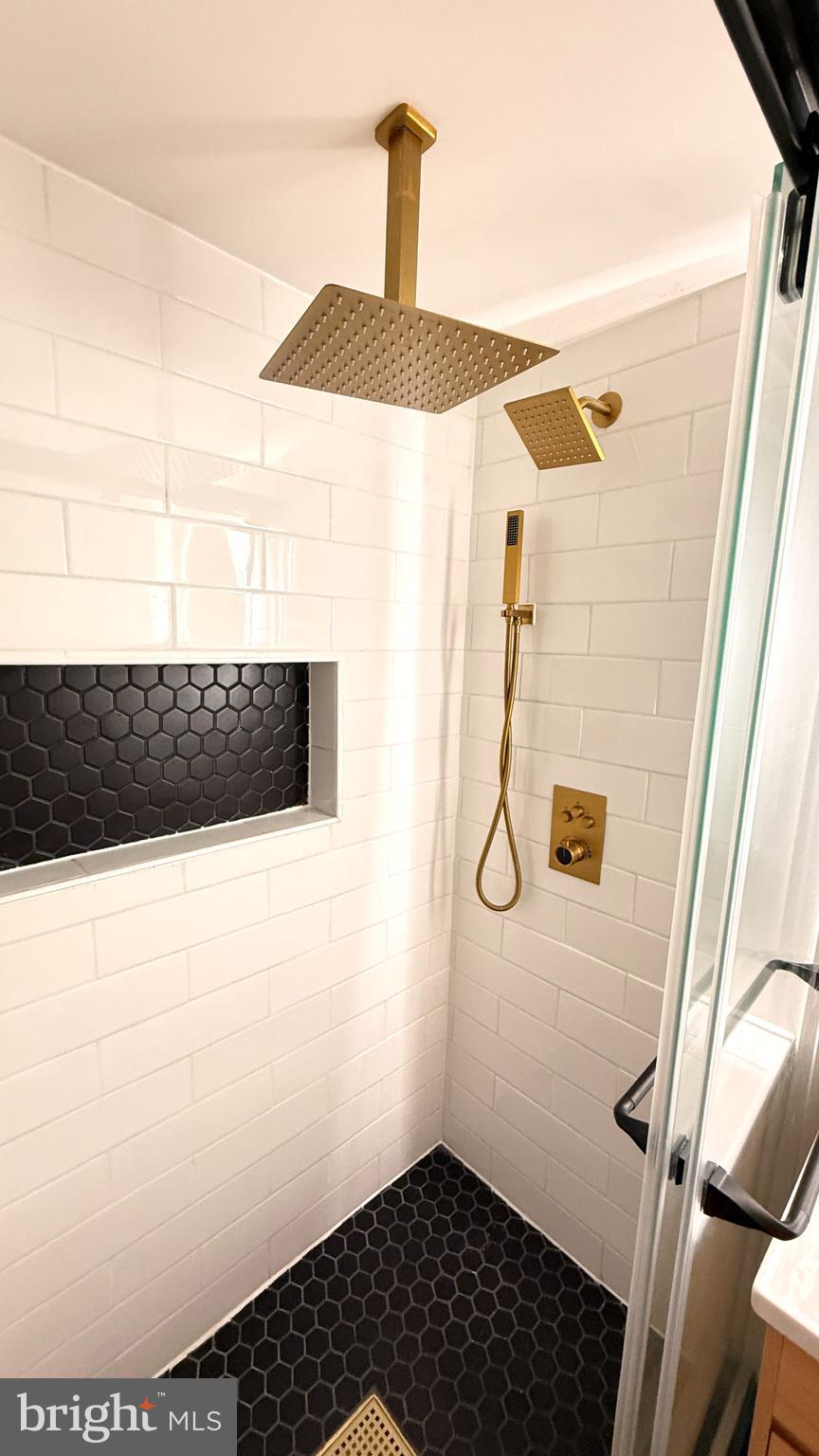 MIDDLE RIVER - Residential