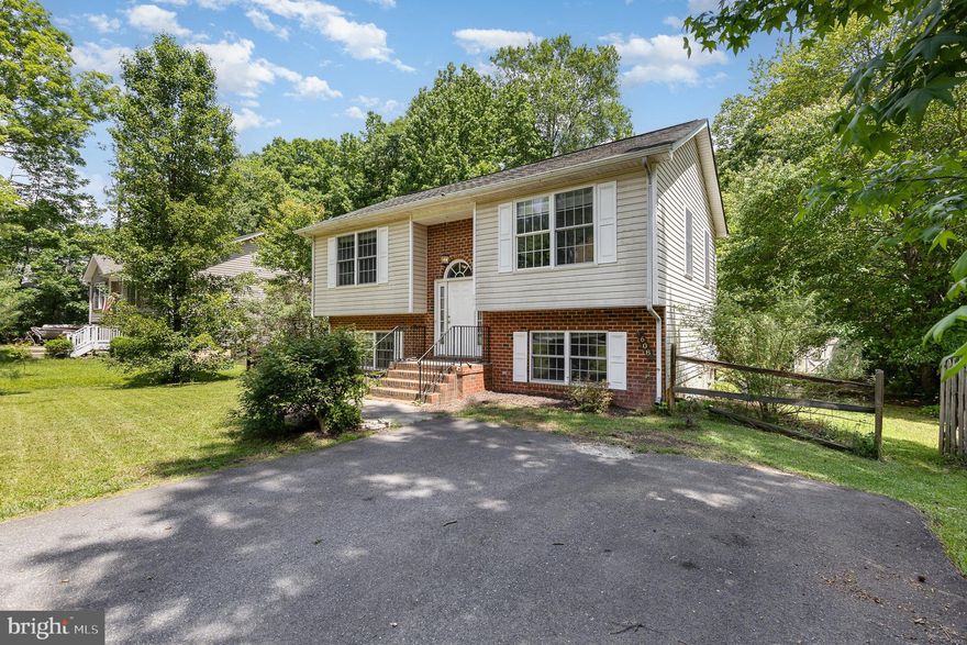 Come check out this Lake Land Or split foyer and start your summer off right! With tons of water based community amenities, located half way between Richmond and Fredericksburg, this property gives you a piece of nature but with the proximity to shopping, restaurants and work. This home features four bedrooms and two bathrooms with an open concept dining, kitchen and living room. There is a larger deck off the back and a big fenced back yard. The primary bedroom has a deep walk in closet and a soaking tub in the bathroom. The home has been freshly painted, and the HVAC is under 5 years old. Some minor touch ups needed but all in all this house is solid. Home is being sold as-is.