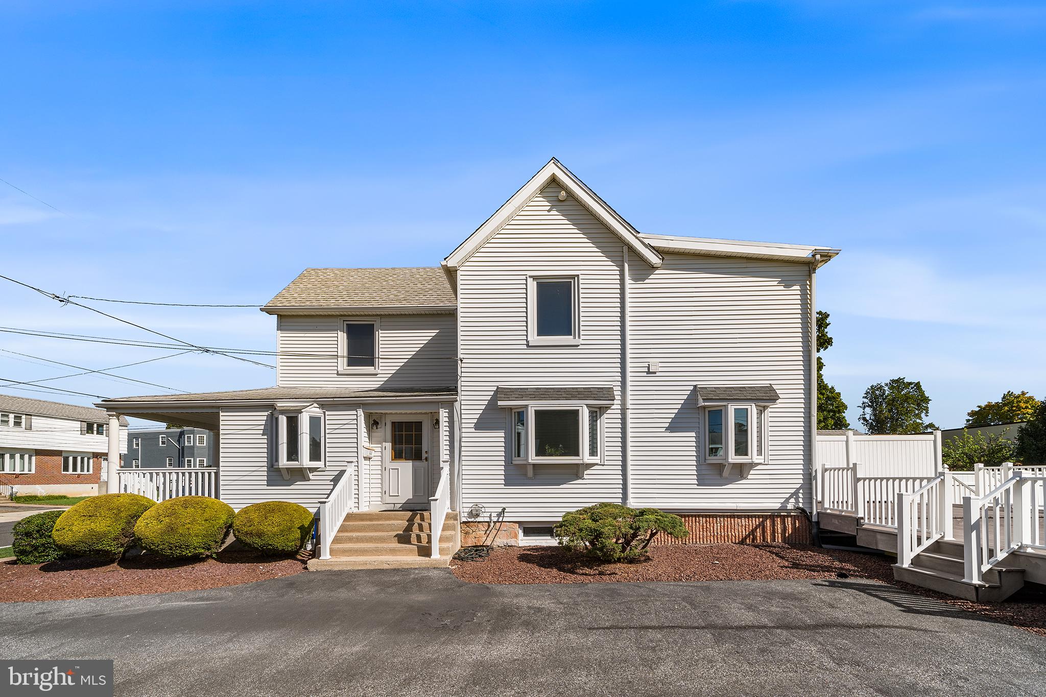 213 SAUDE AVENUE